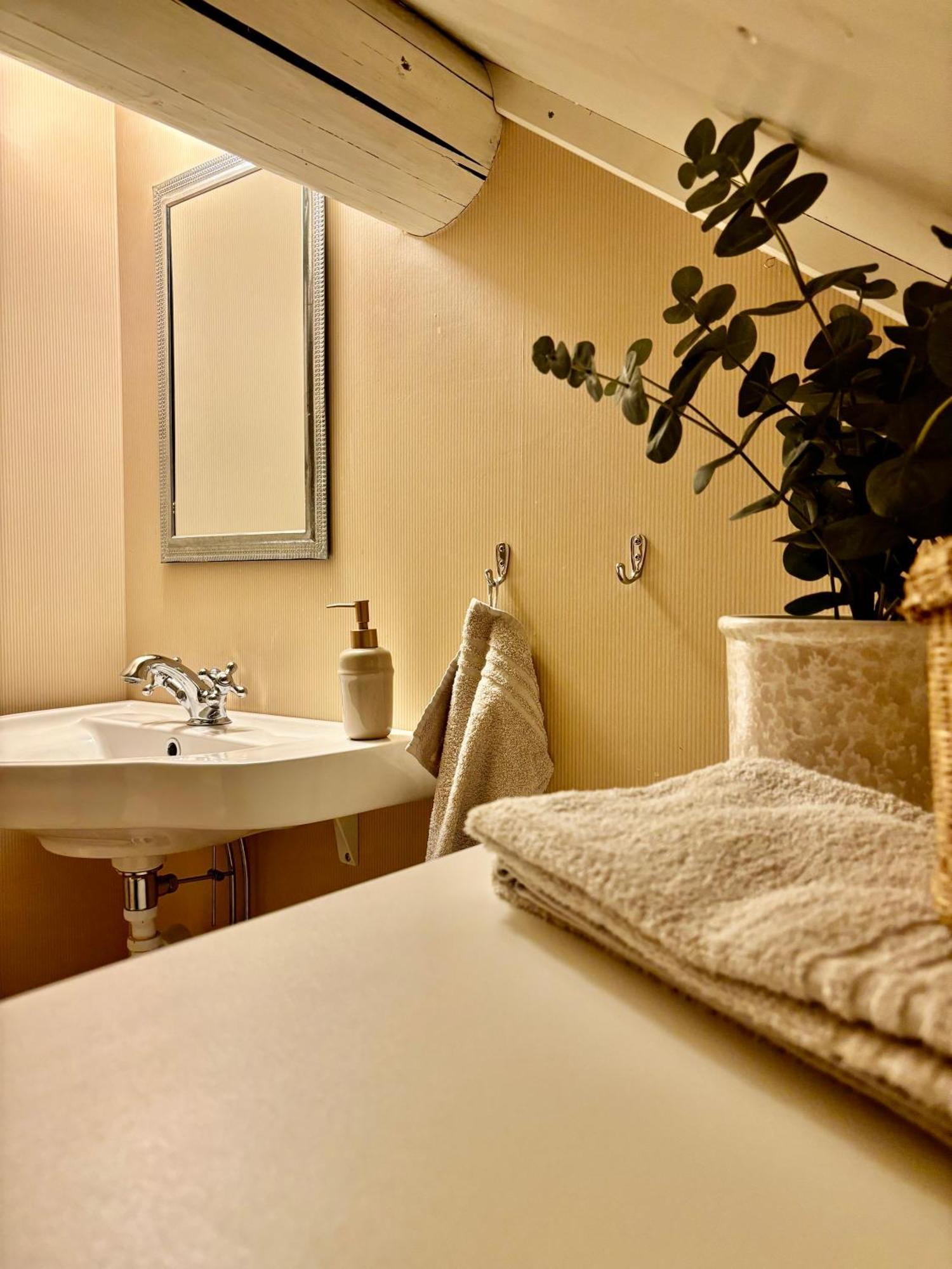 Lydde Gard Hotel Kinna Ngoại thất bức ảnh